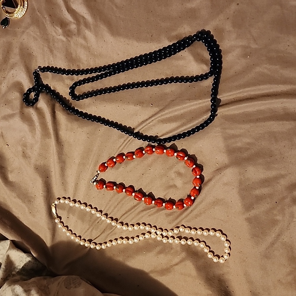 Costume Necklace (J22)